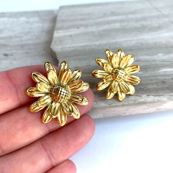 New ~ Anthropologie Shashi Daffodil Gold Flower Stud Earrings - Picture 3 of 9